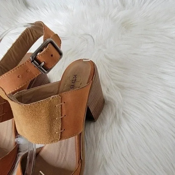 KELSI Dagger Tan Heel Kari Buckle Sandals casual Cocktail Party Size 8.5 - Picture 4 of 11